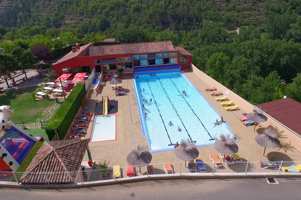 Vue du ciel piscine Camping La Cascade