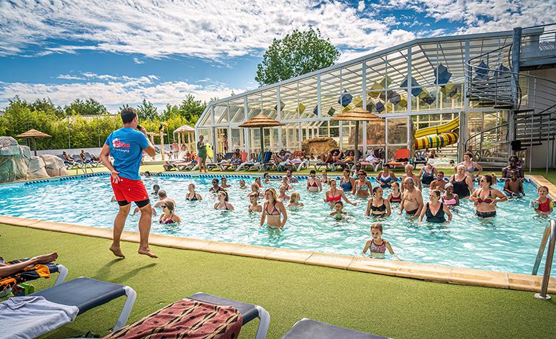 camping-les-pirons-piscine-couverte-nage-2019