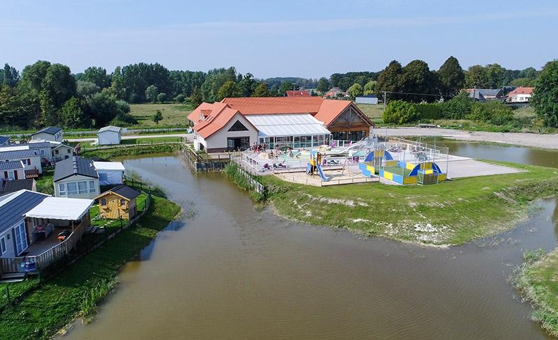 camping-roseliere-vue-aerienne-lac
