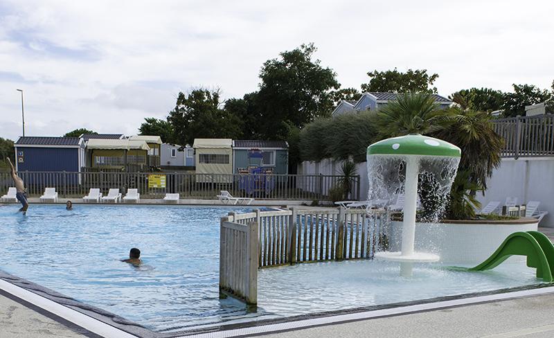 piscine-piscine-enfant-camping-la-redoute-rivedoux-plage-ile-de-re-1185.jpg